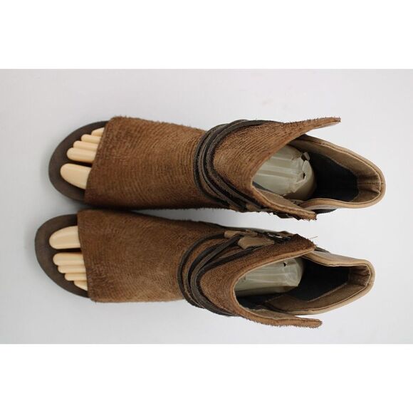 OTBT VAGABOND BOOTIE in the Color OTTER Size 6.5 EUC - Picture 6 of 10